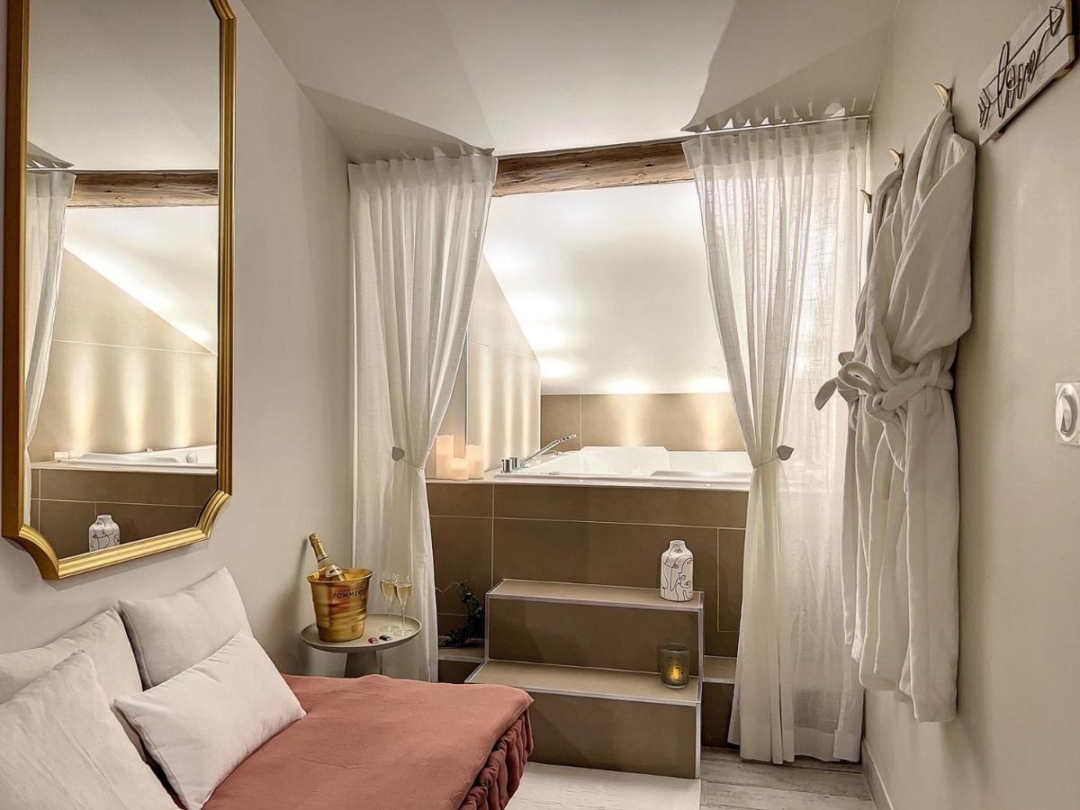Cocon Blanc Calin Avec Jacuzzi Privatif - Loveroom Insolite سانت إتيان المظهر الخارجي الصورة